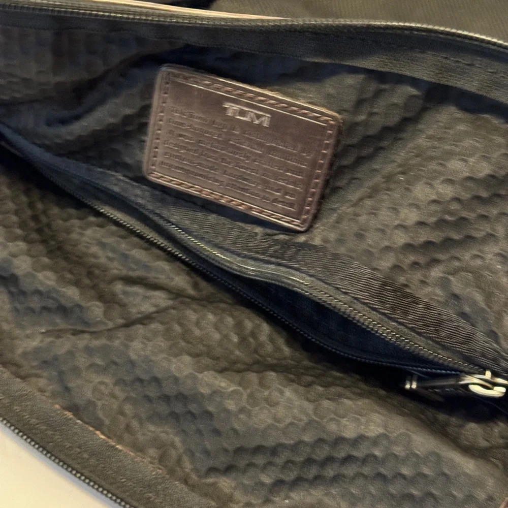 TUMI ALPHA BRAVO ANNAPOLIS CROSSBODY BAG - rarely used